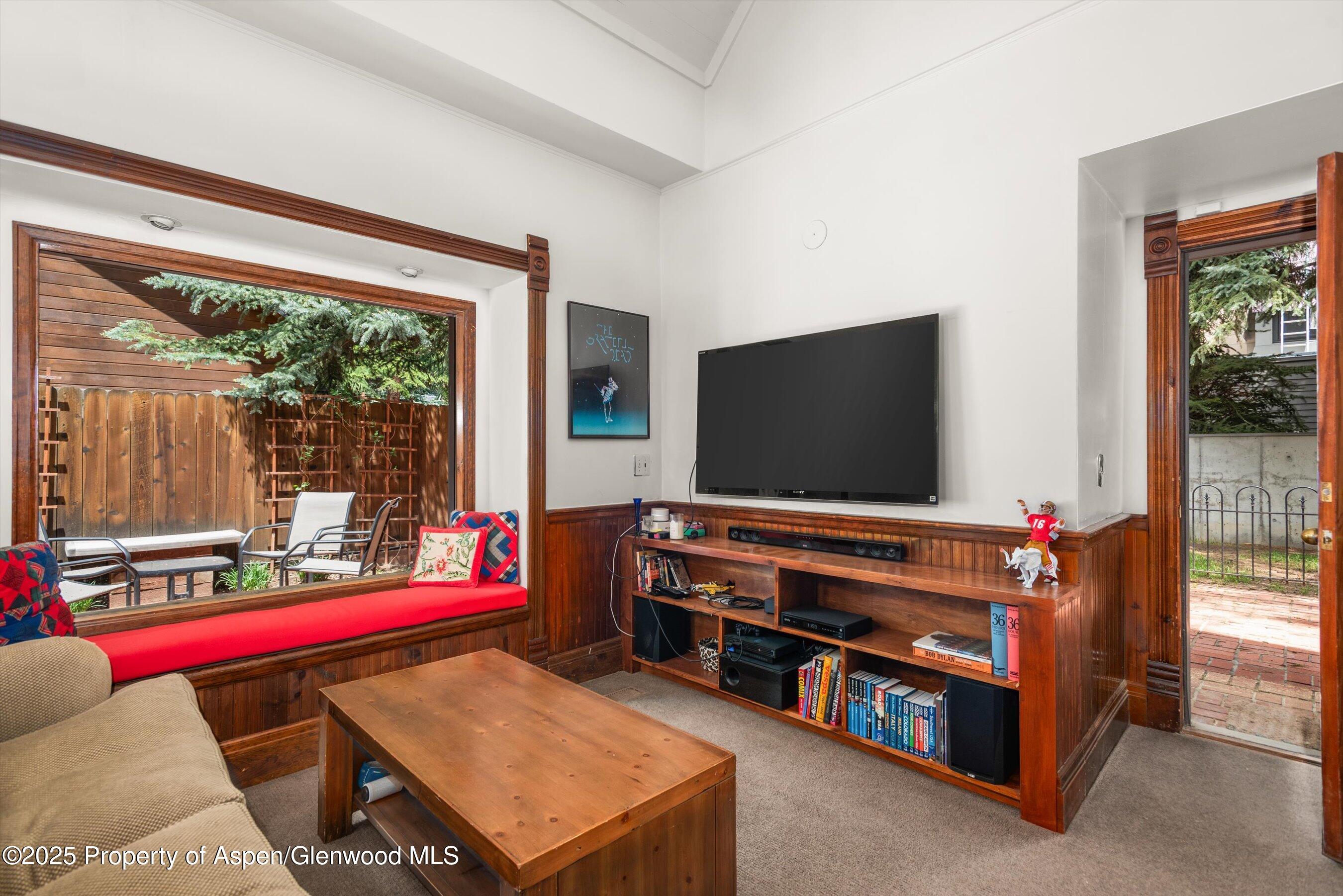 126 W FRANCIS Street