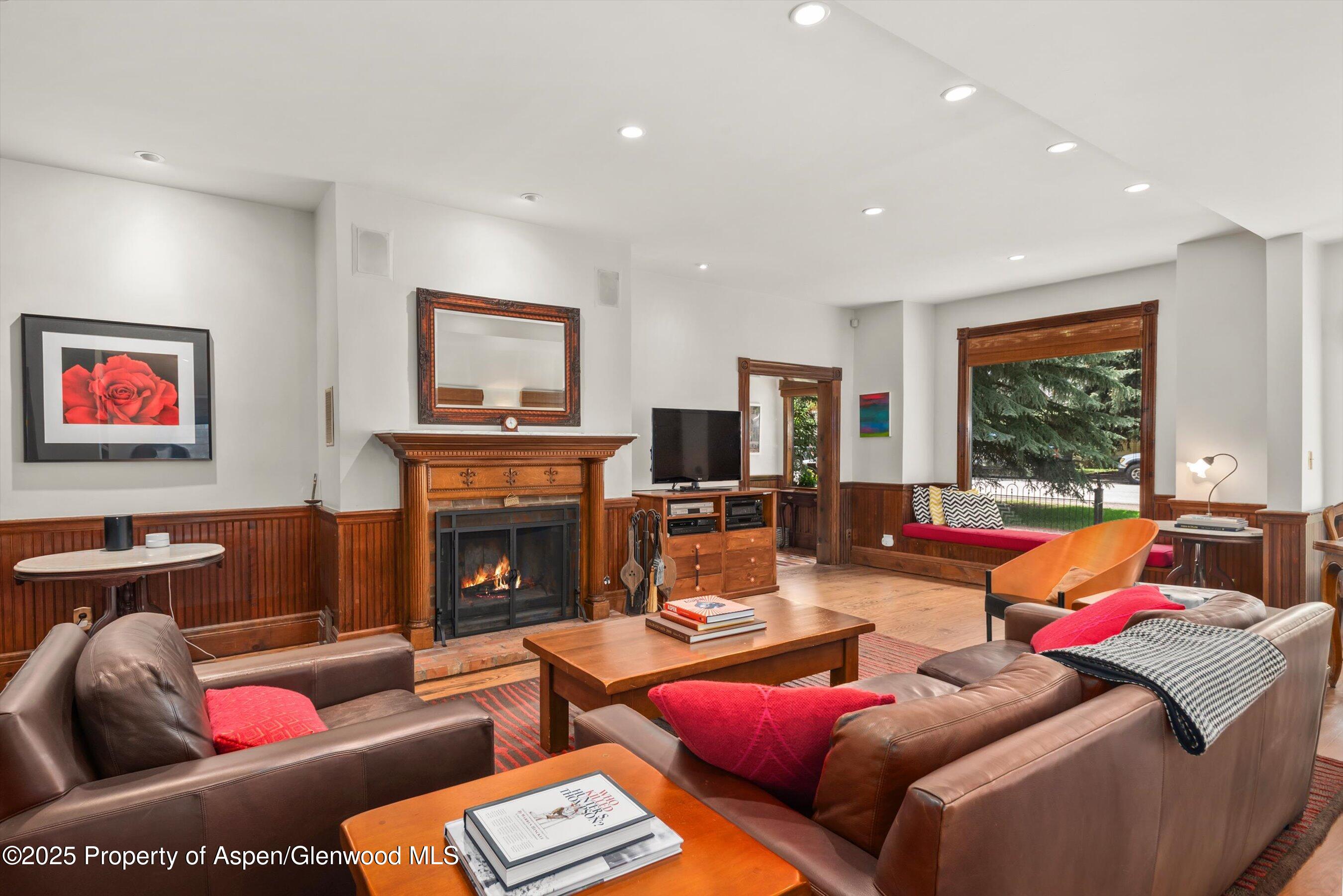 126 W FRANCIS Street