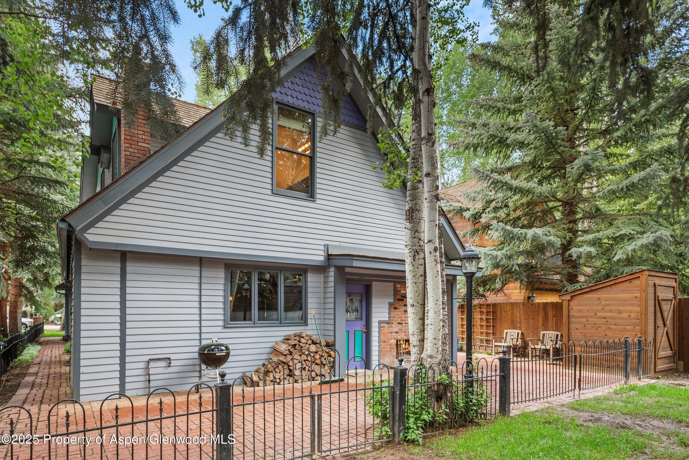 126 W FRANCIS Street