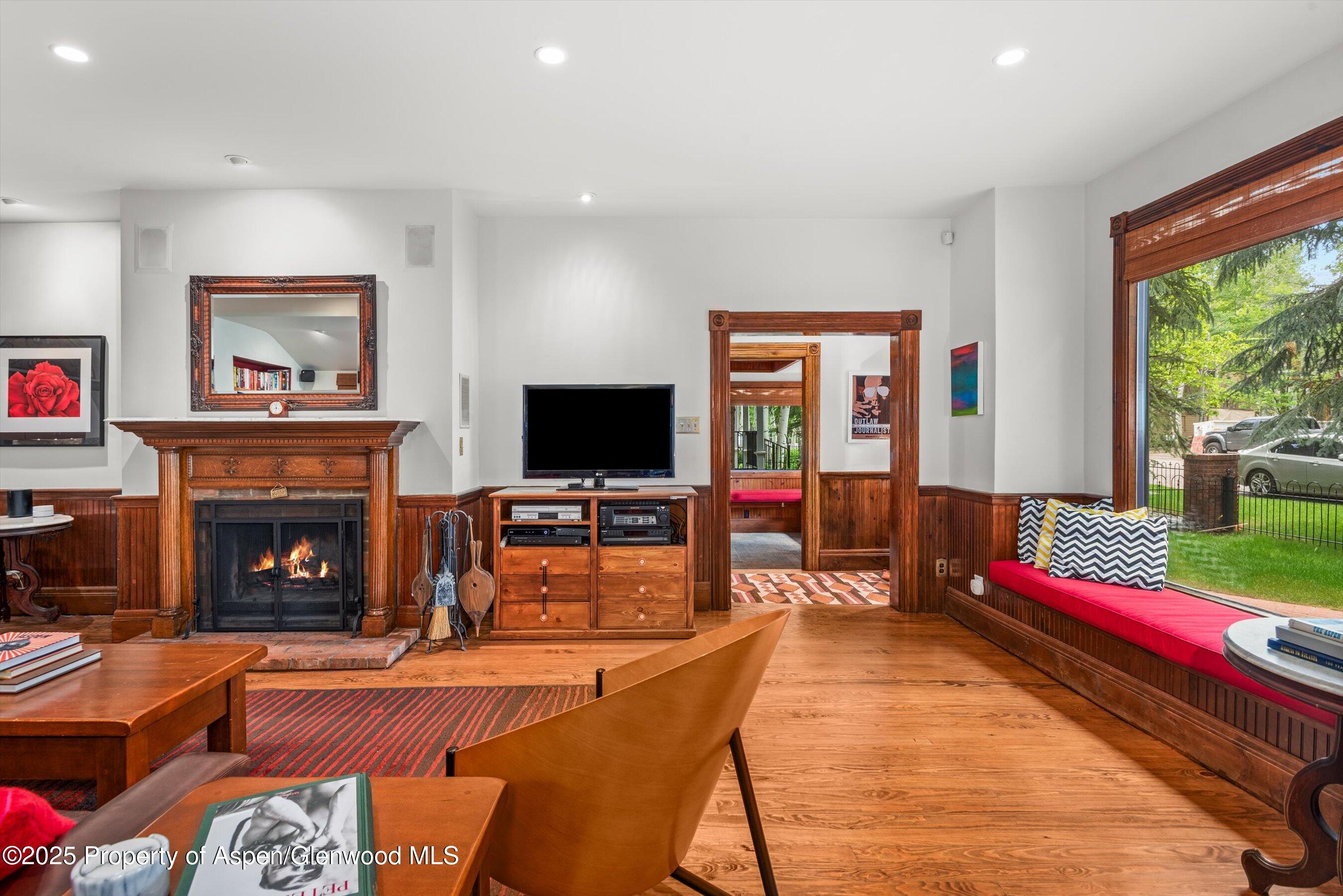 126 W FRANCIS Street