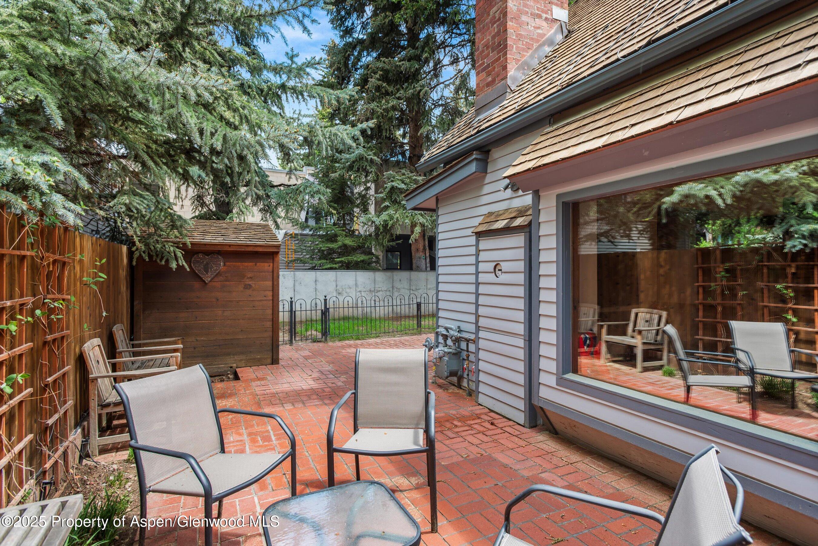 126 W FRANCIS Street