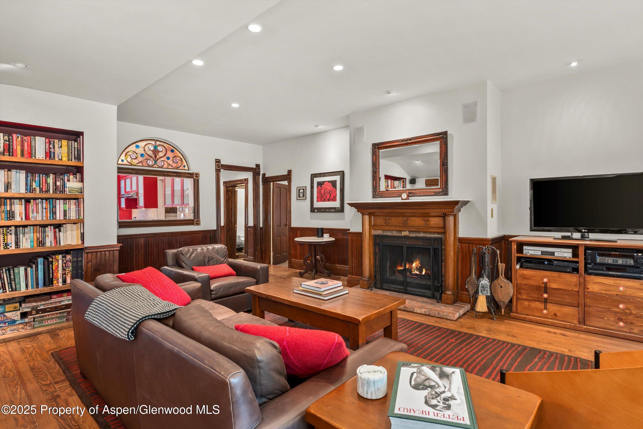 126 W FRANCIS Street