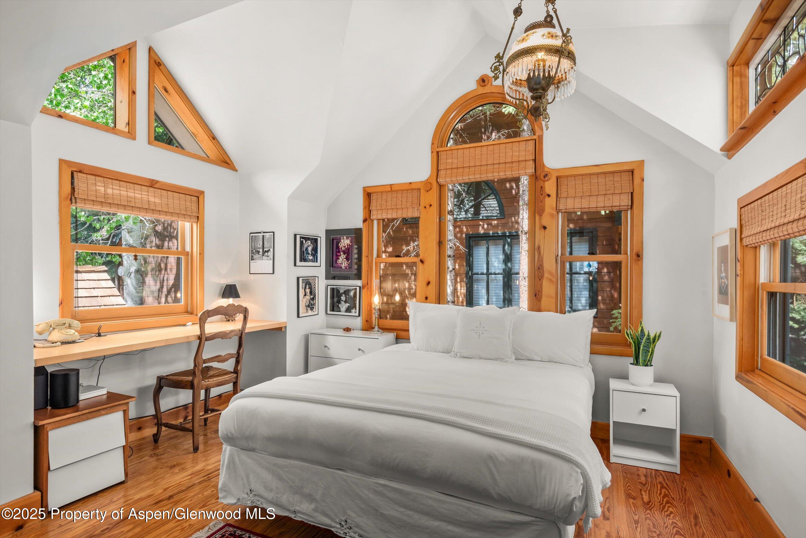 126 W FRANCIS Street