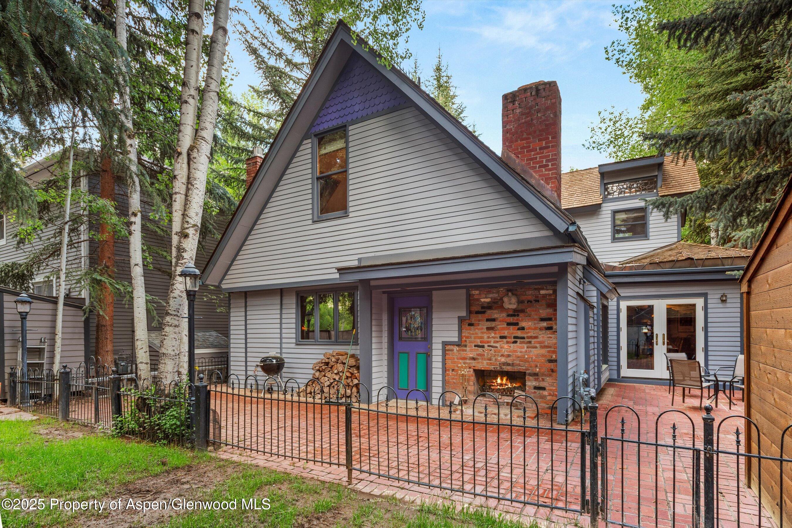 126 W FRANCIS Street