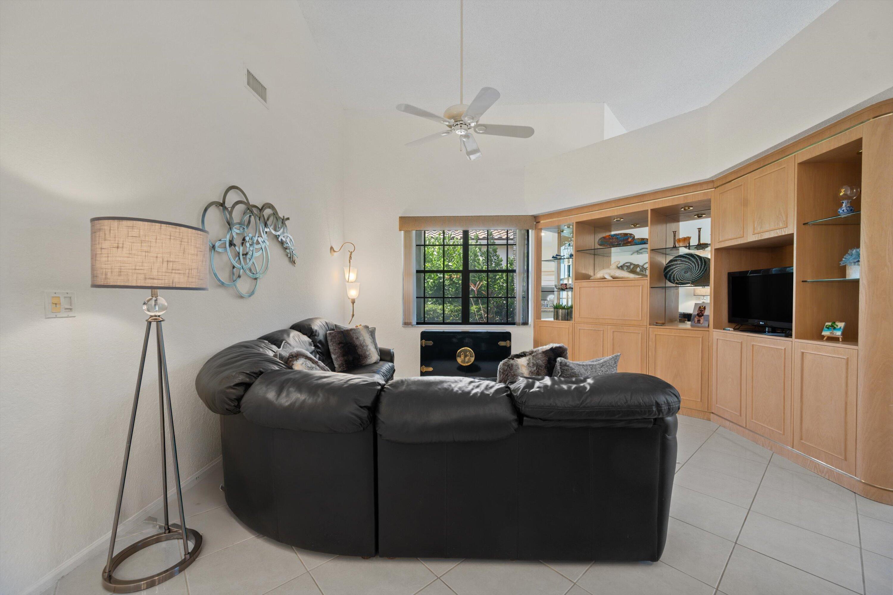 10174 Dover Carriage Lane