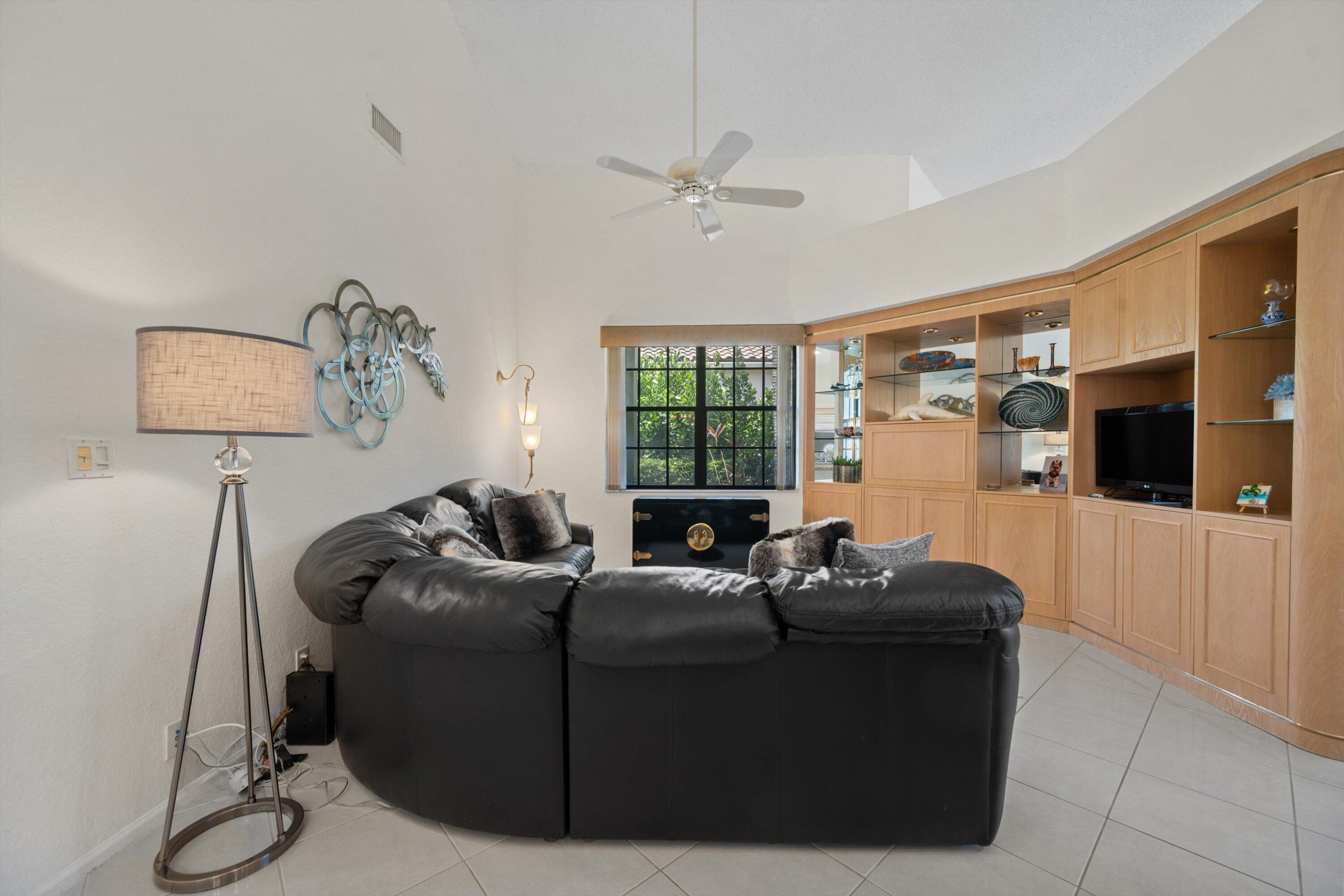 10174 Dover Carriage Lane