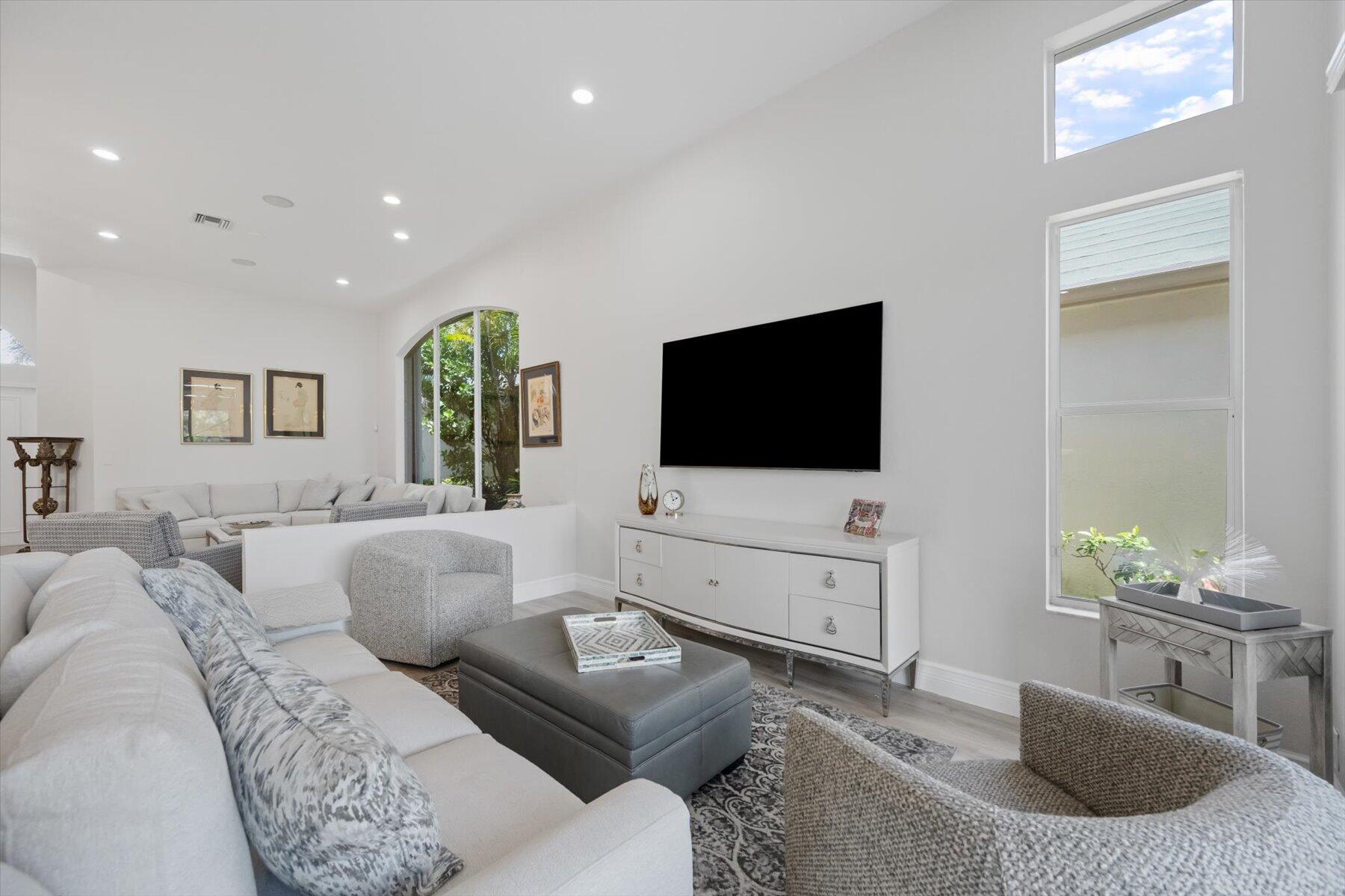 10870 Royal Devon Way