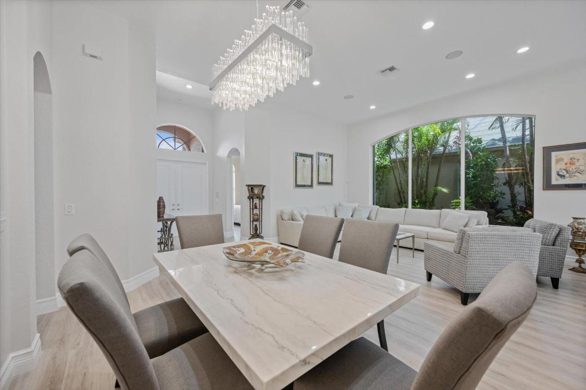 10870 Royal Devon Way