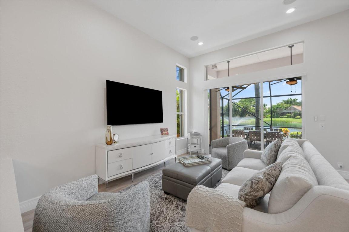 10870 Royal Devon Way