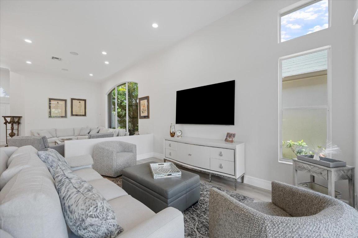 10870 Royal Devon Way