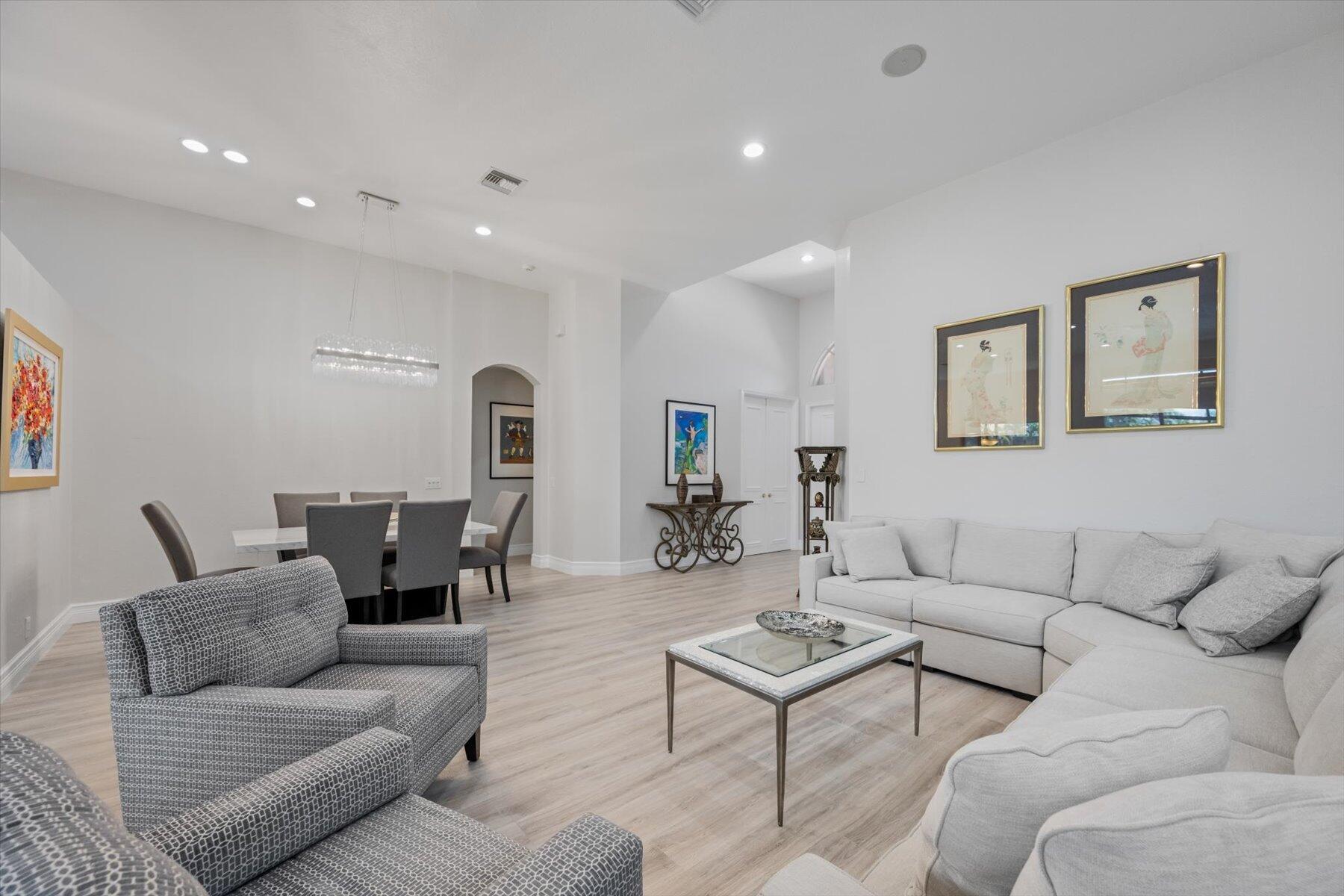 10870 Royal Devon Way