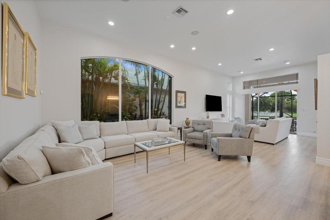 10870 Royal Devon Way