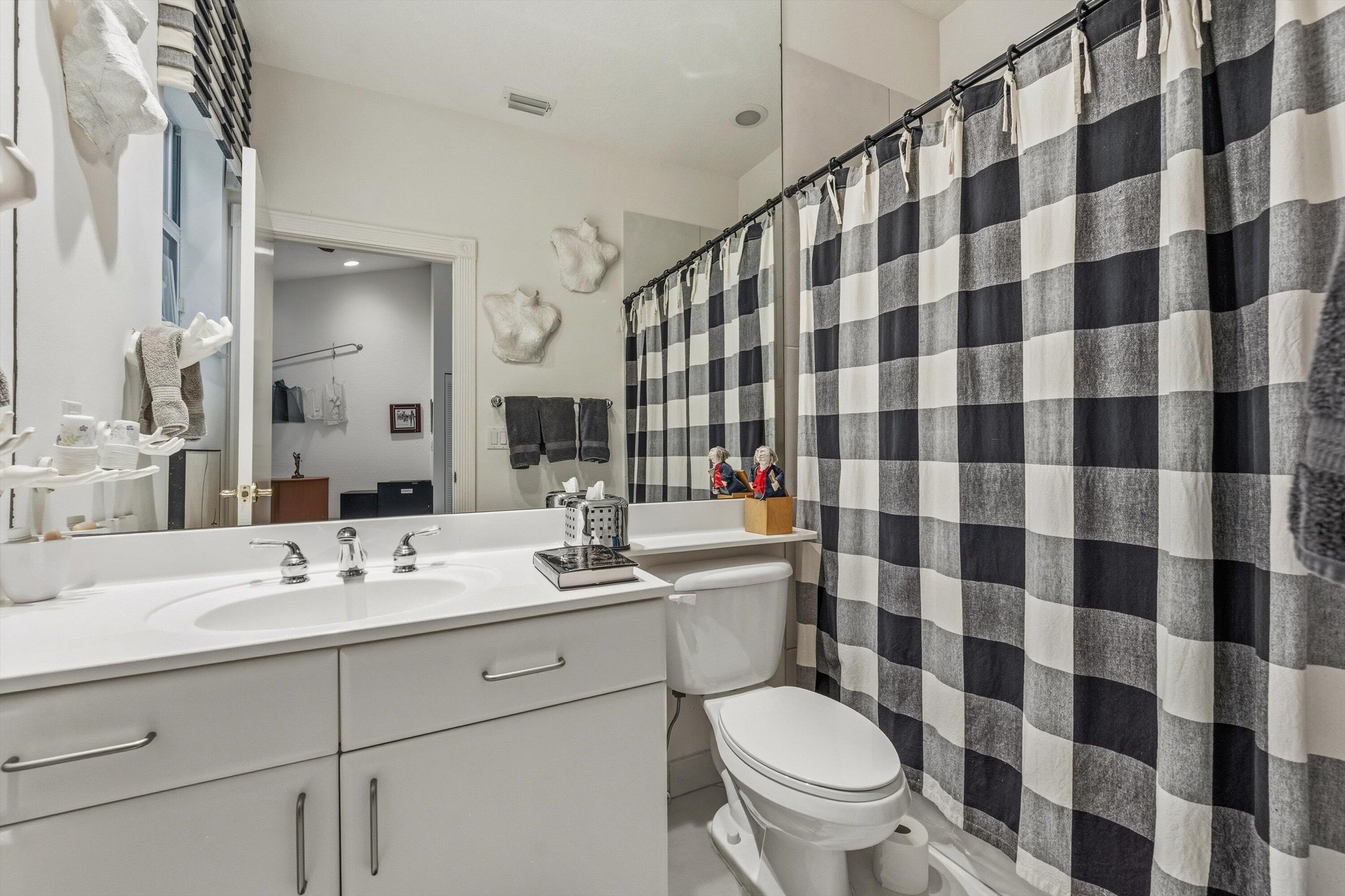 3828 Newhaven Lake Drive