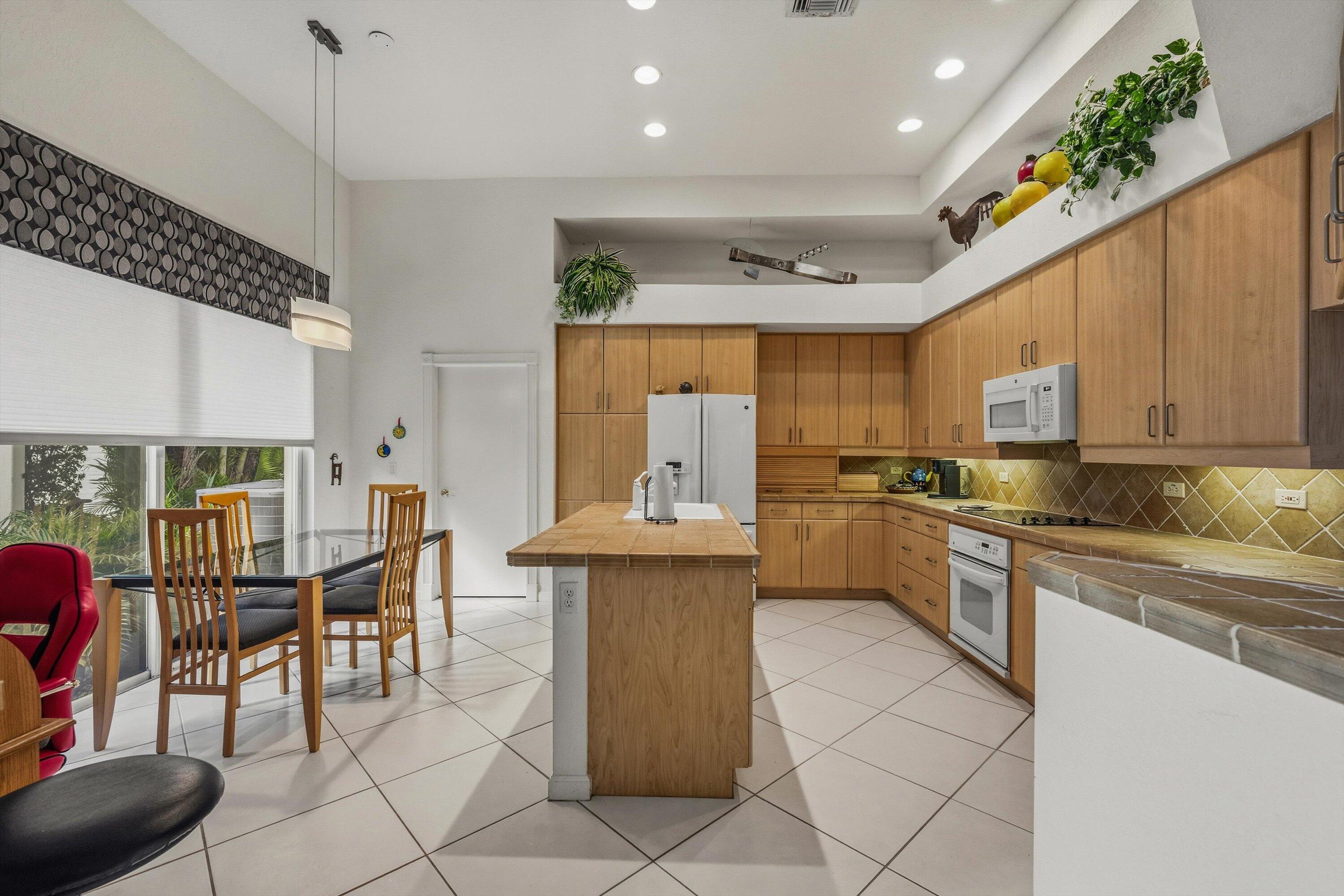 3828 Newhaven Lake Drive