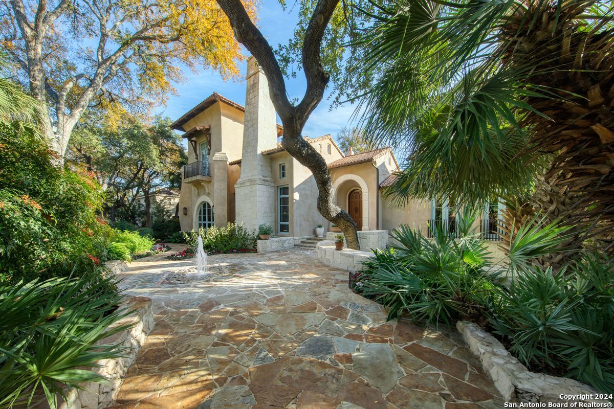 734 COLLEGE BLVD