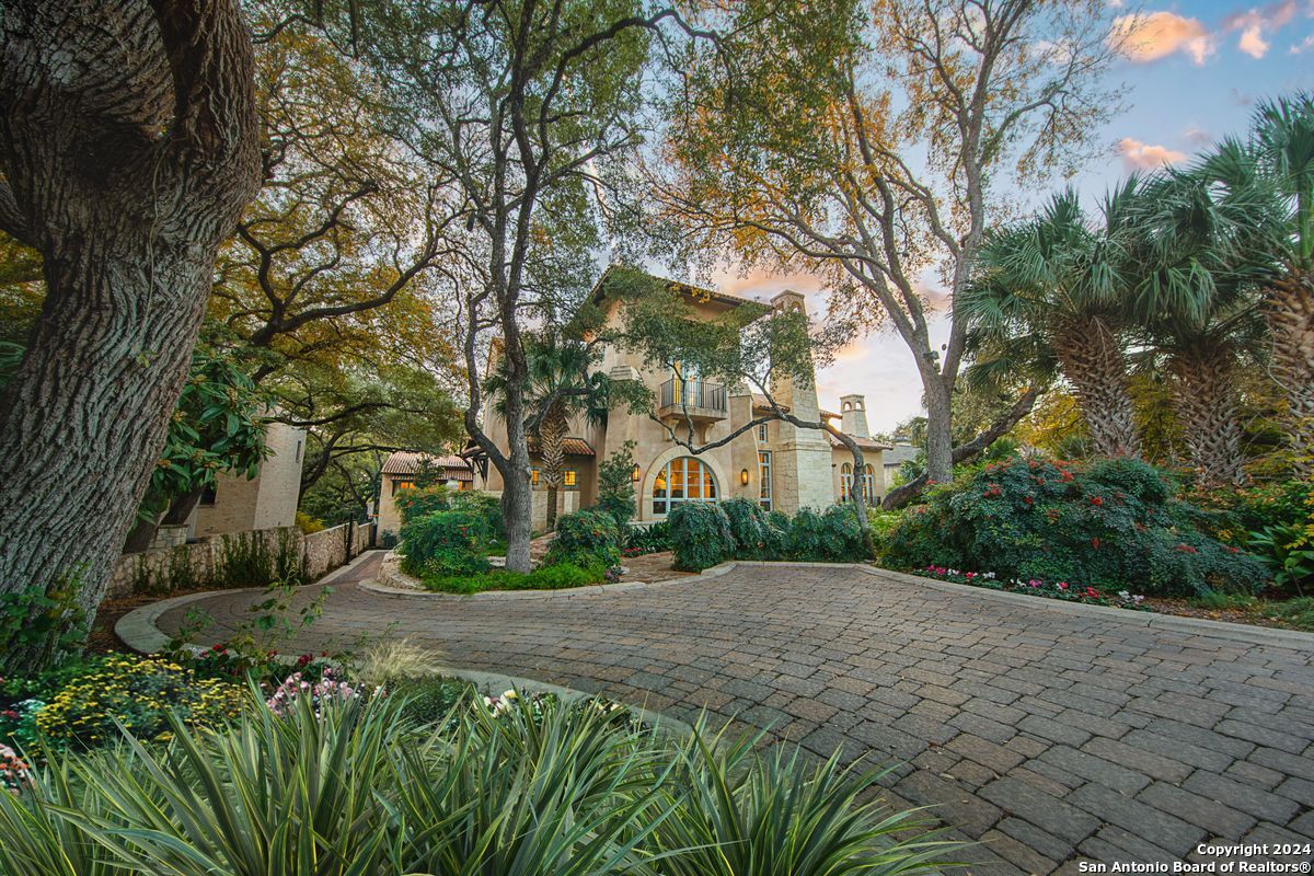734 COLLEGE BLVD