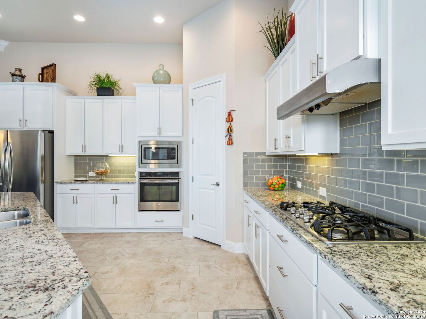 17810 HILLSEDGE