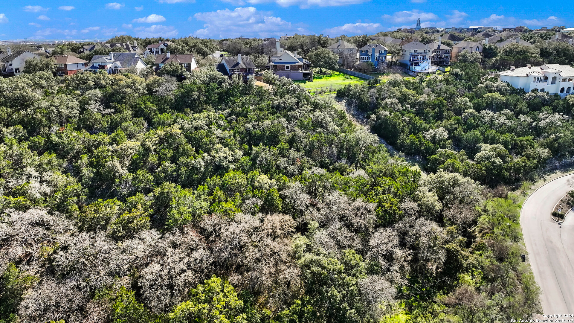602 WINDING RAVINE