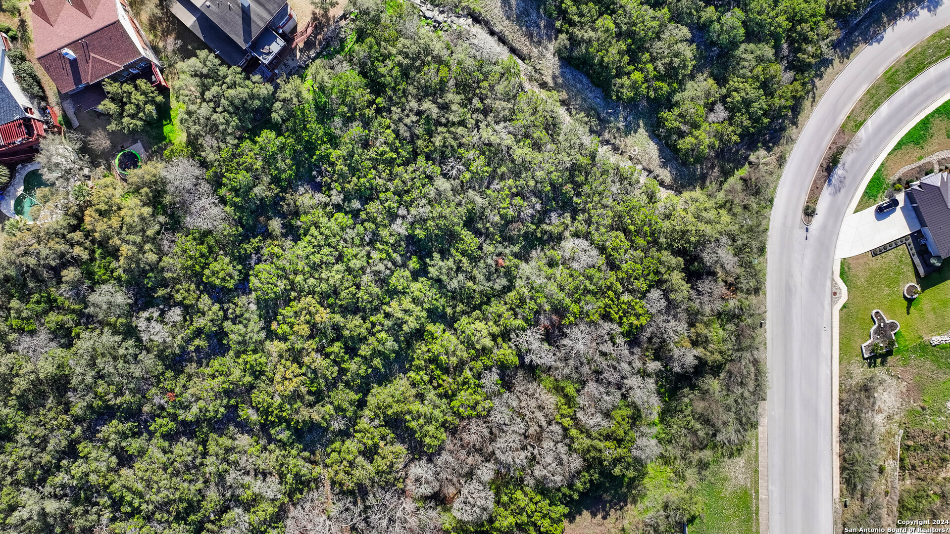 602 WINDING RAVINE