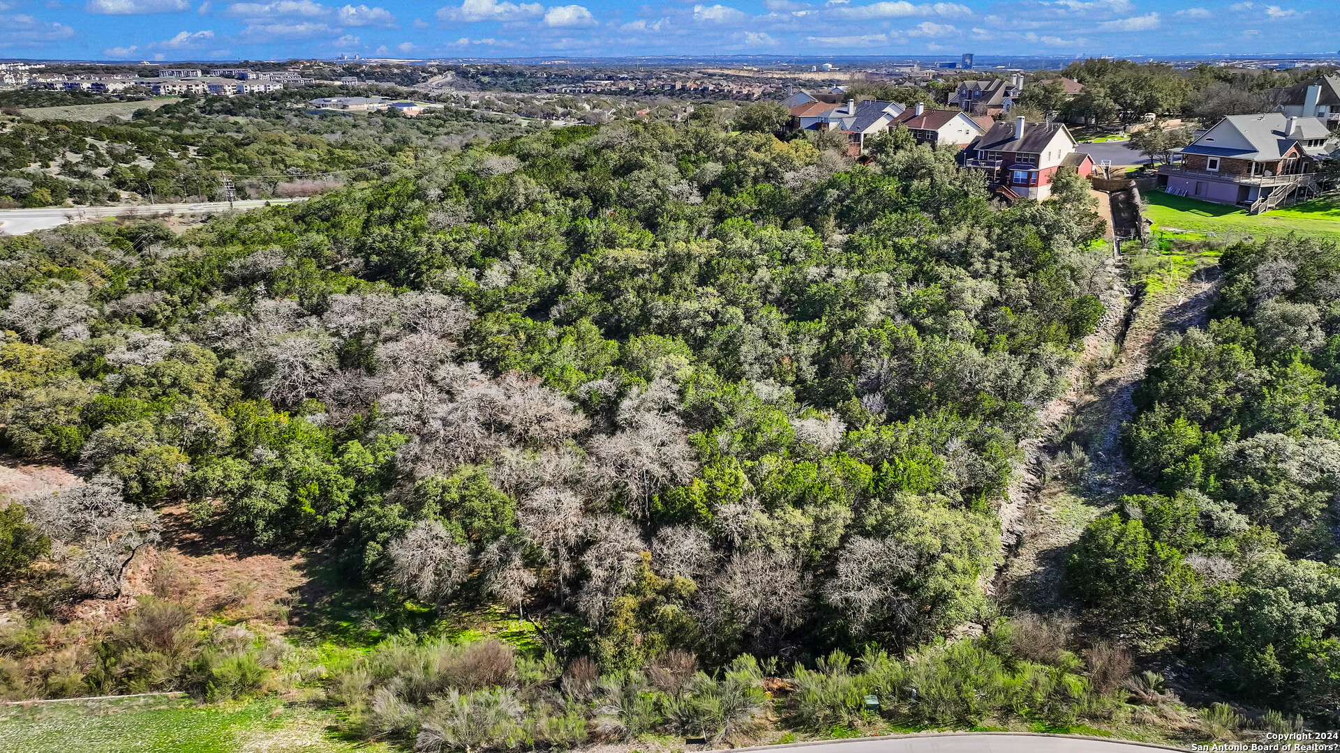 602 WINDING RAVINE