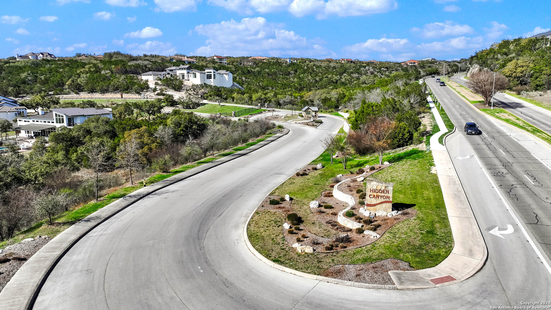 602 WINDING RAVINE