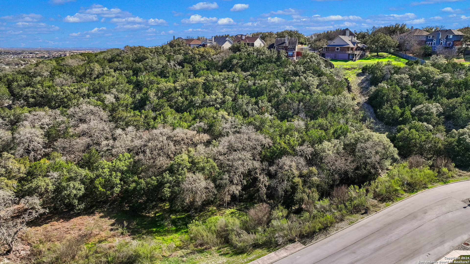 602 WINDING RAVINE