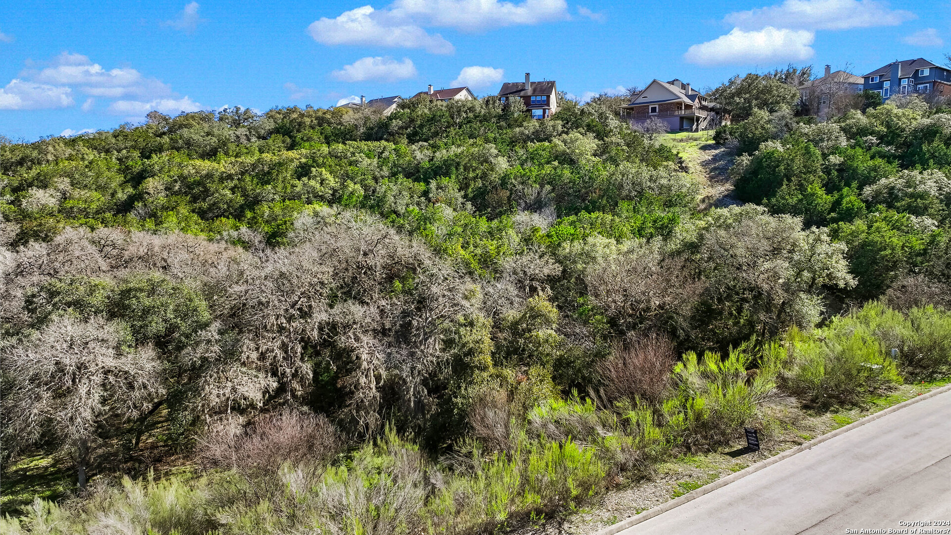 602 WINDING RAVINE