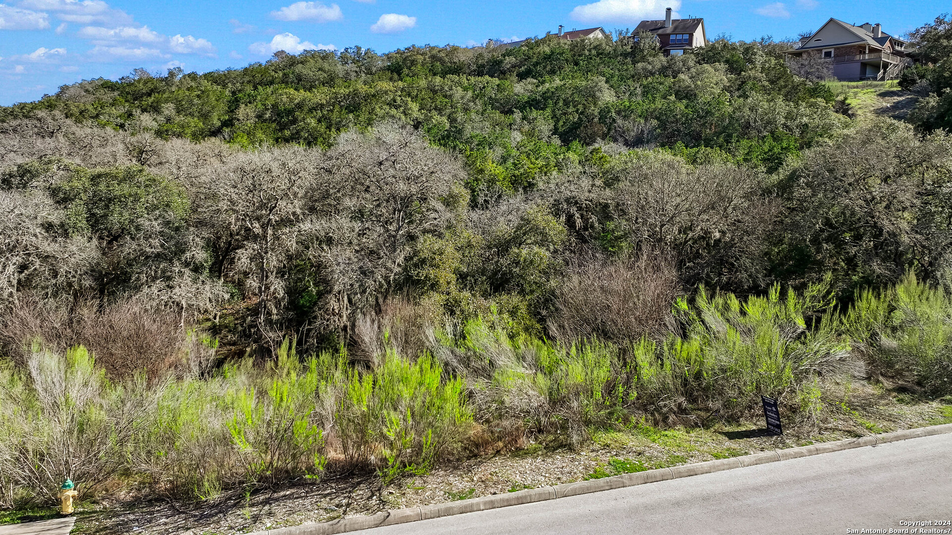 602 WINDING RAVINE