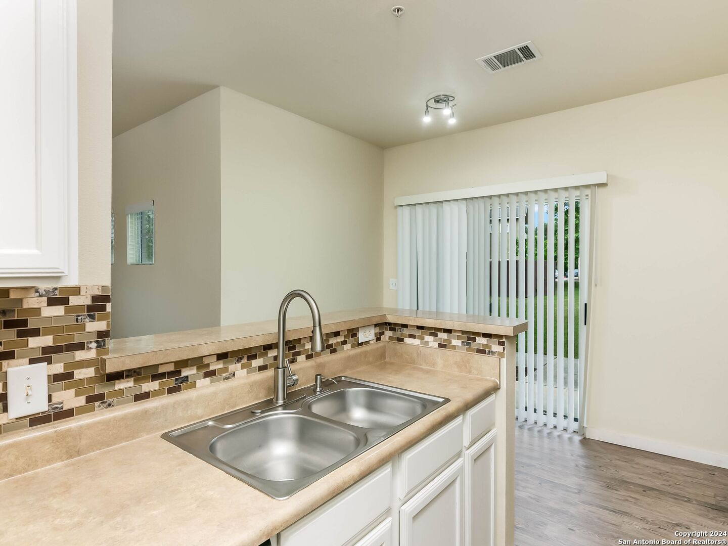 1000 DIAMOND DR
