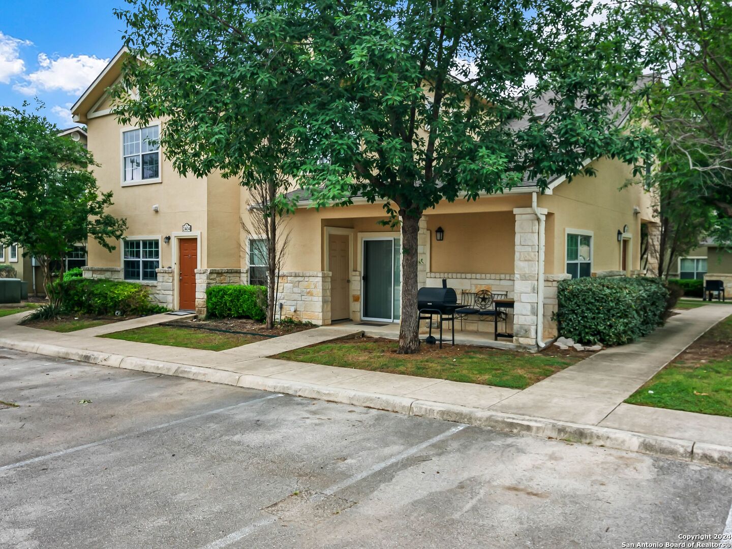 1000 DIAMOND DR