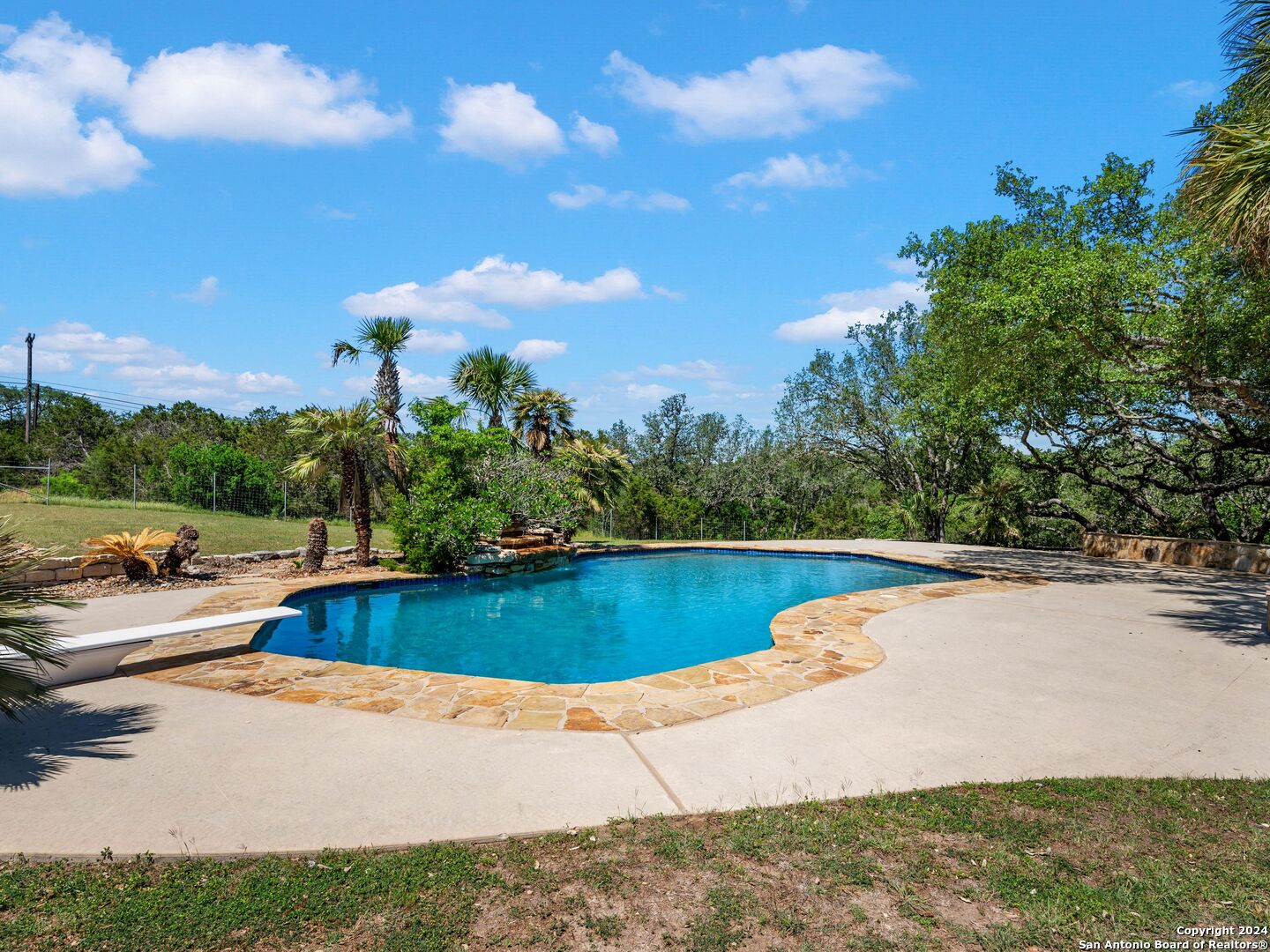 1722 GREYSTONE RDG