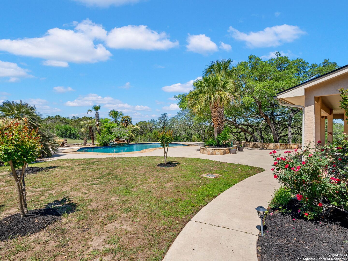 1722 GREYSTONE RDG