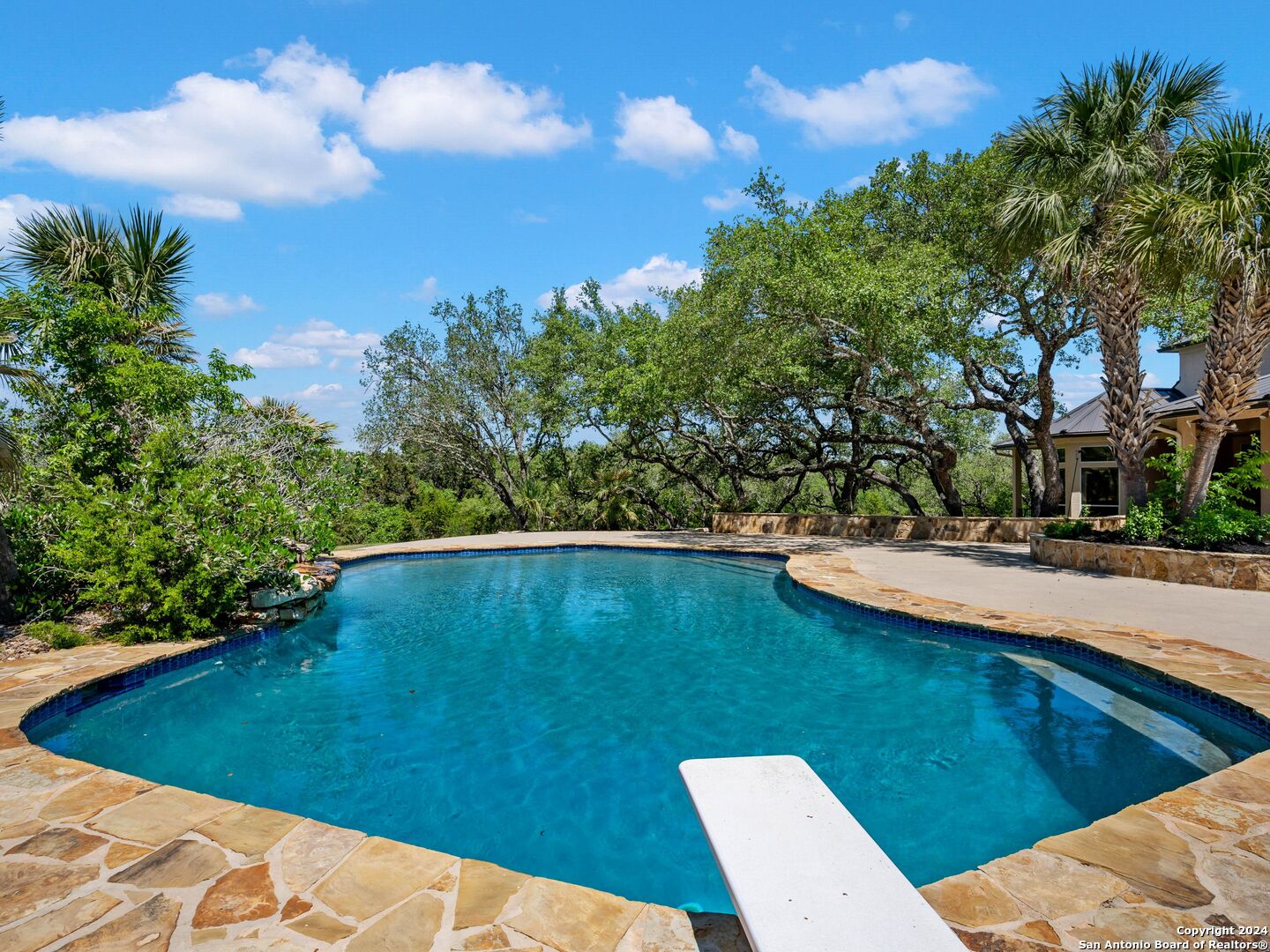 1722 GREYSTONE RDG