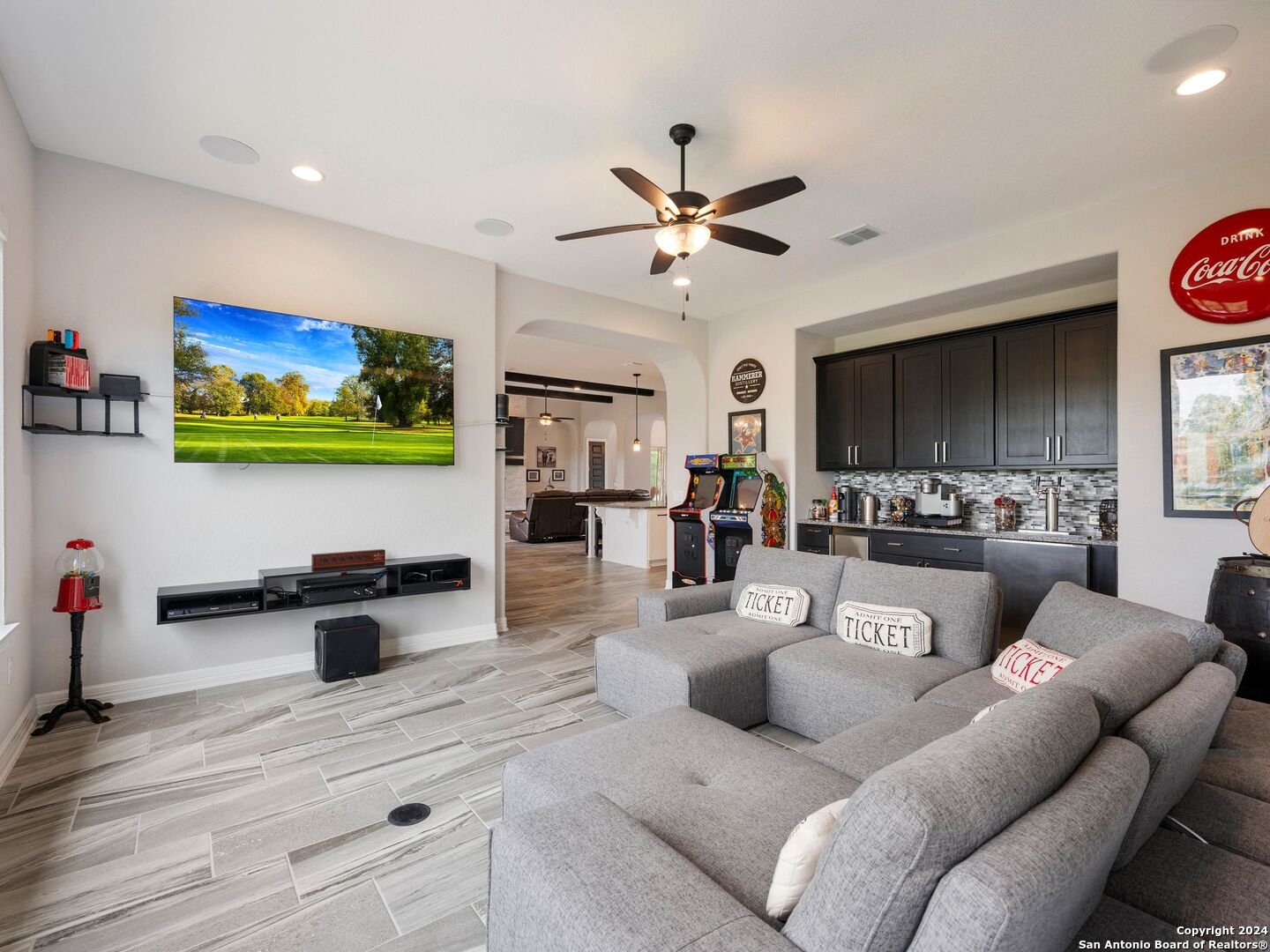 2215 CAPELLA RDG