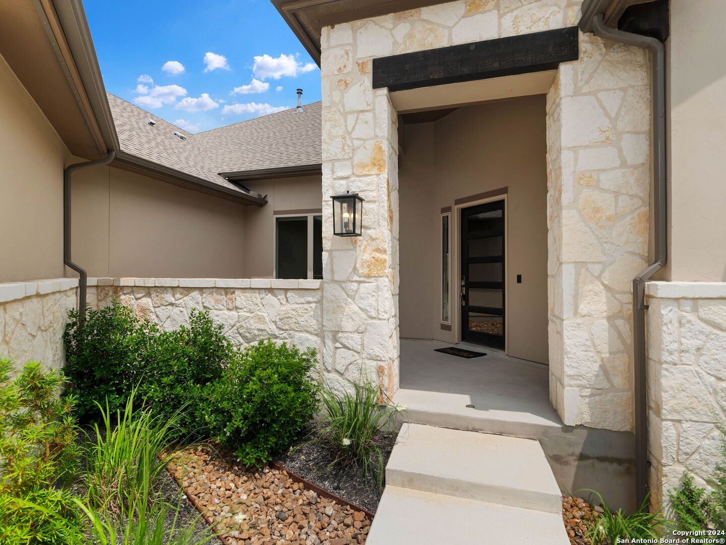 2215 CAPELLA RDG