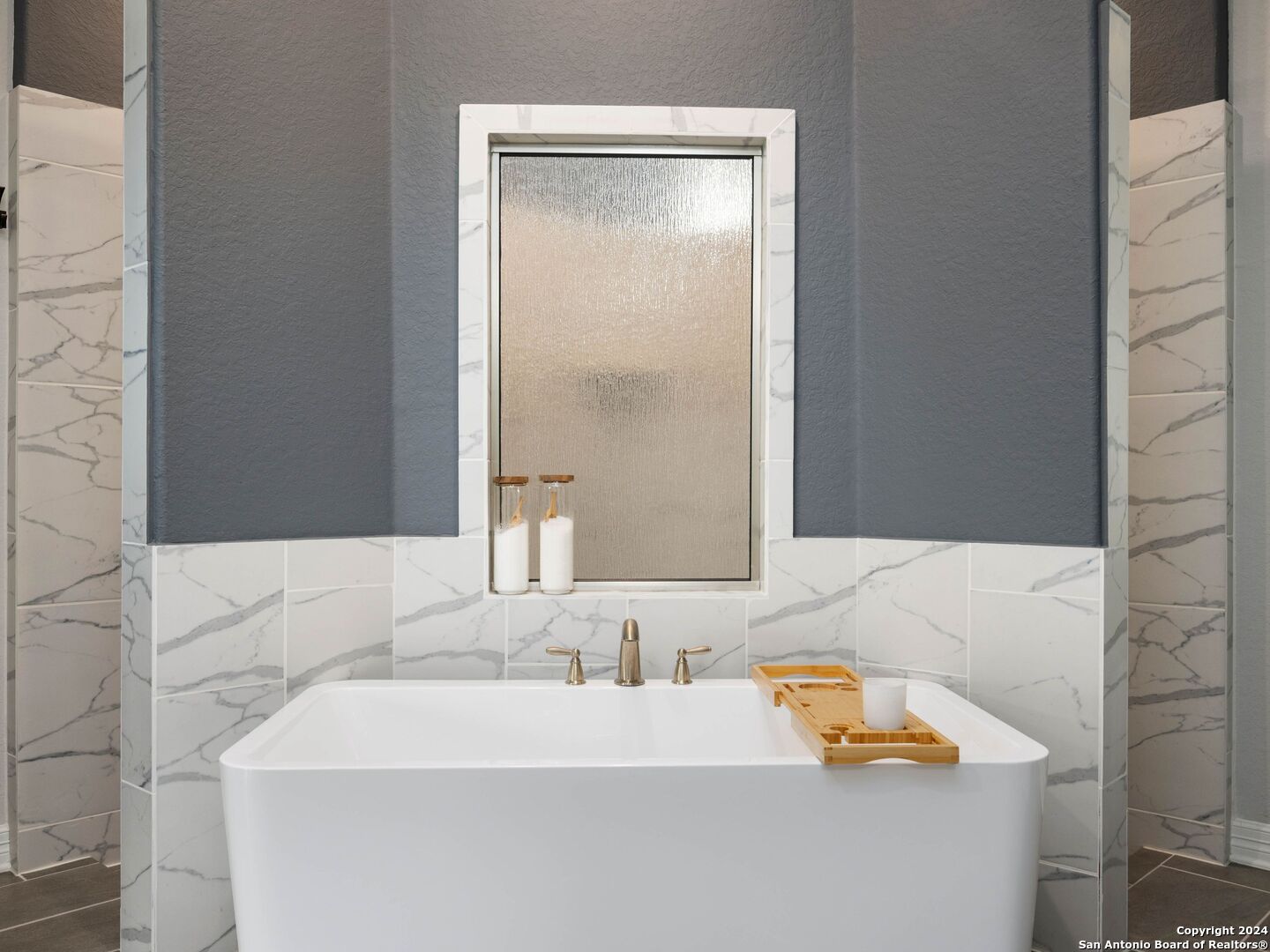 2215 CAPELLA RDG