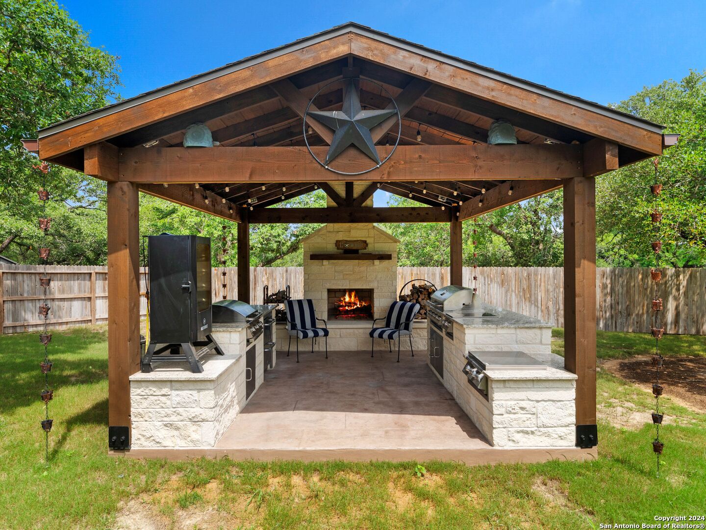 2215 CAPELLA RDG