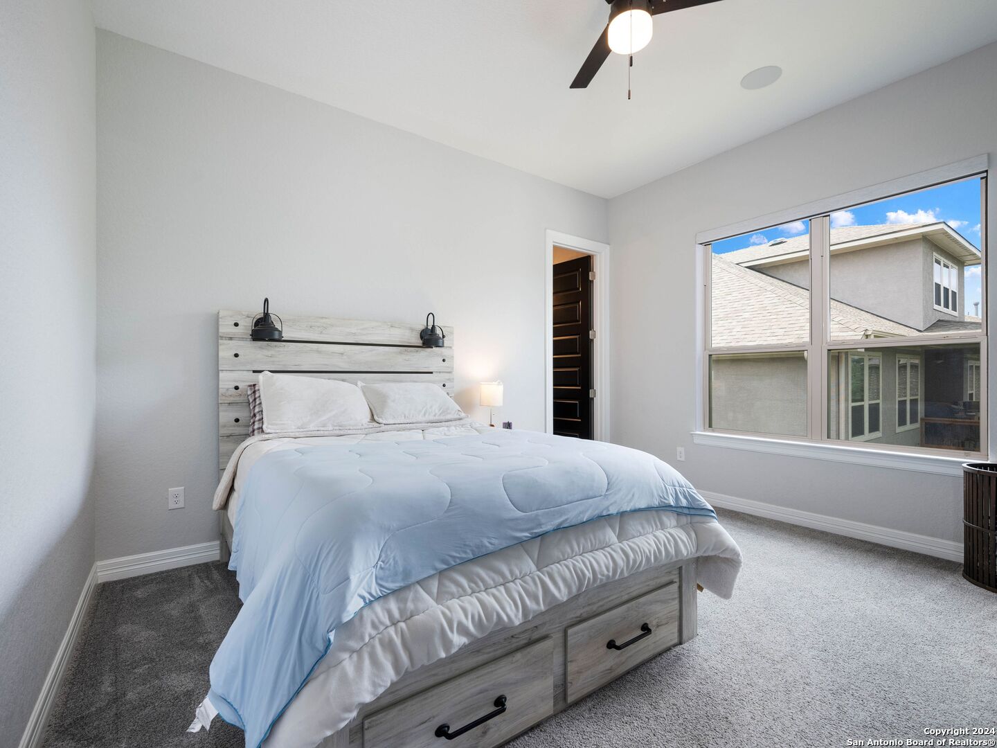 2215 CAPELLA RDG