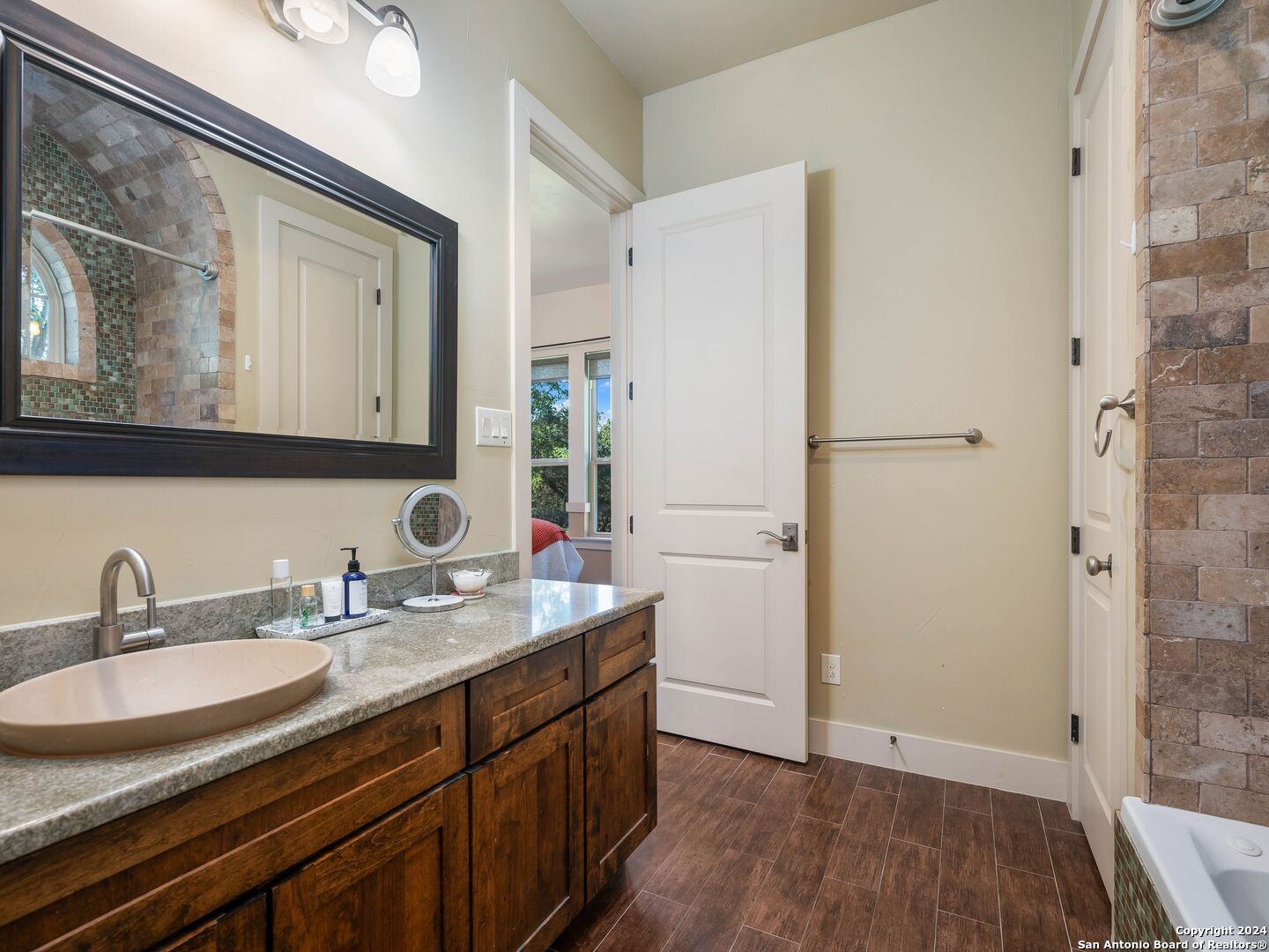 1815 OAKLAND BND