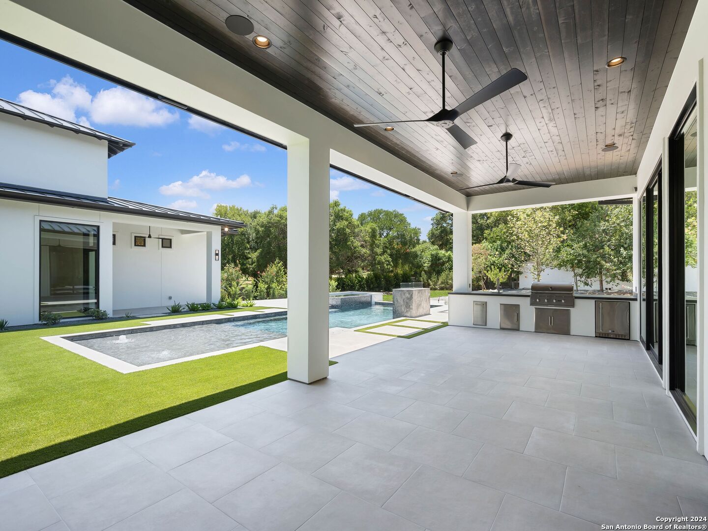 29 VINEYARD DR