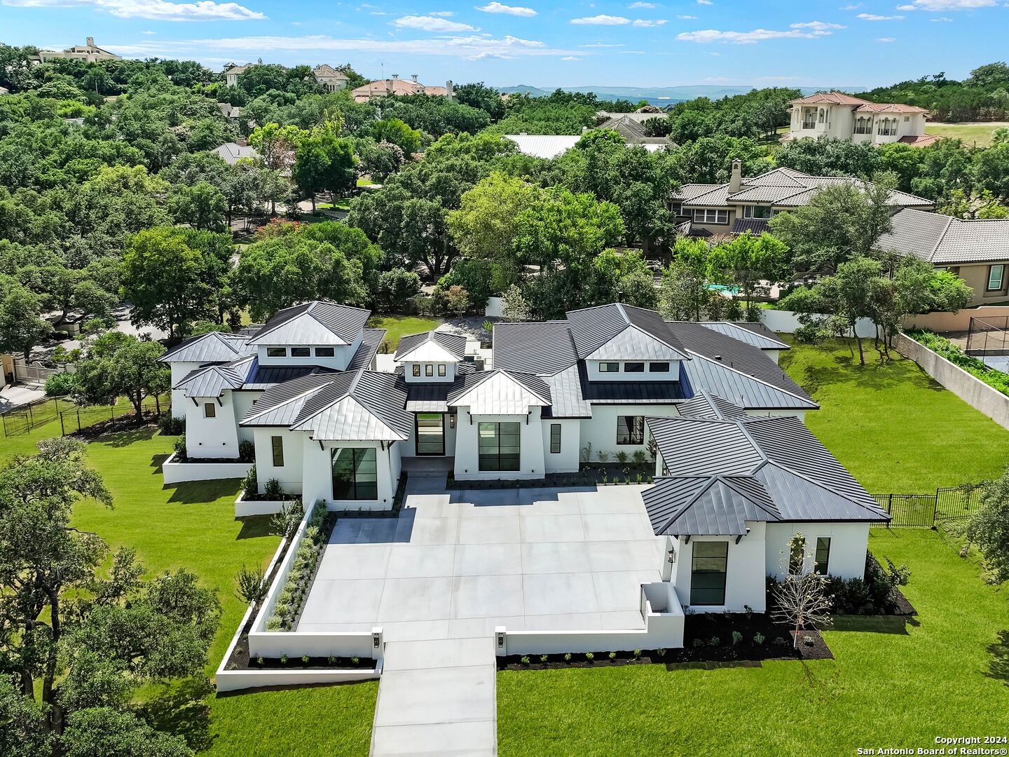 29 VINEYARD DR