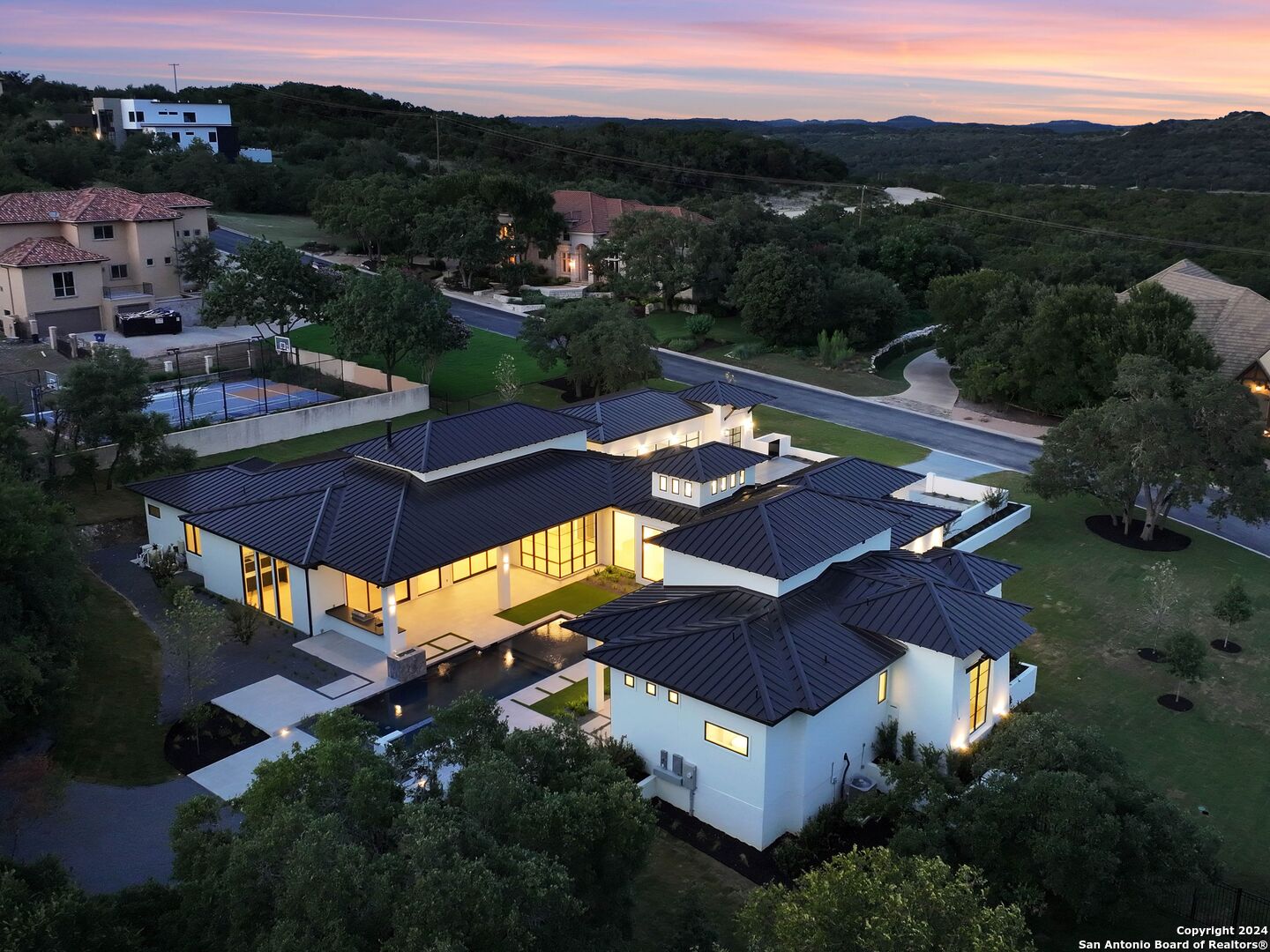 29 VINEYARD DR