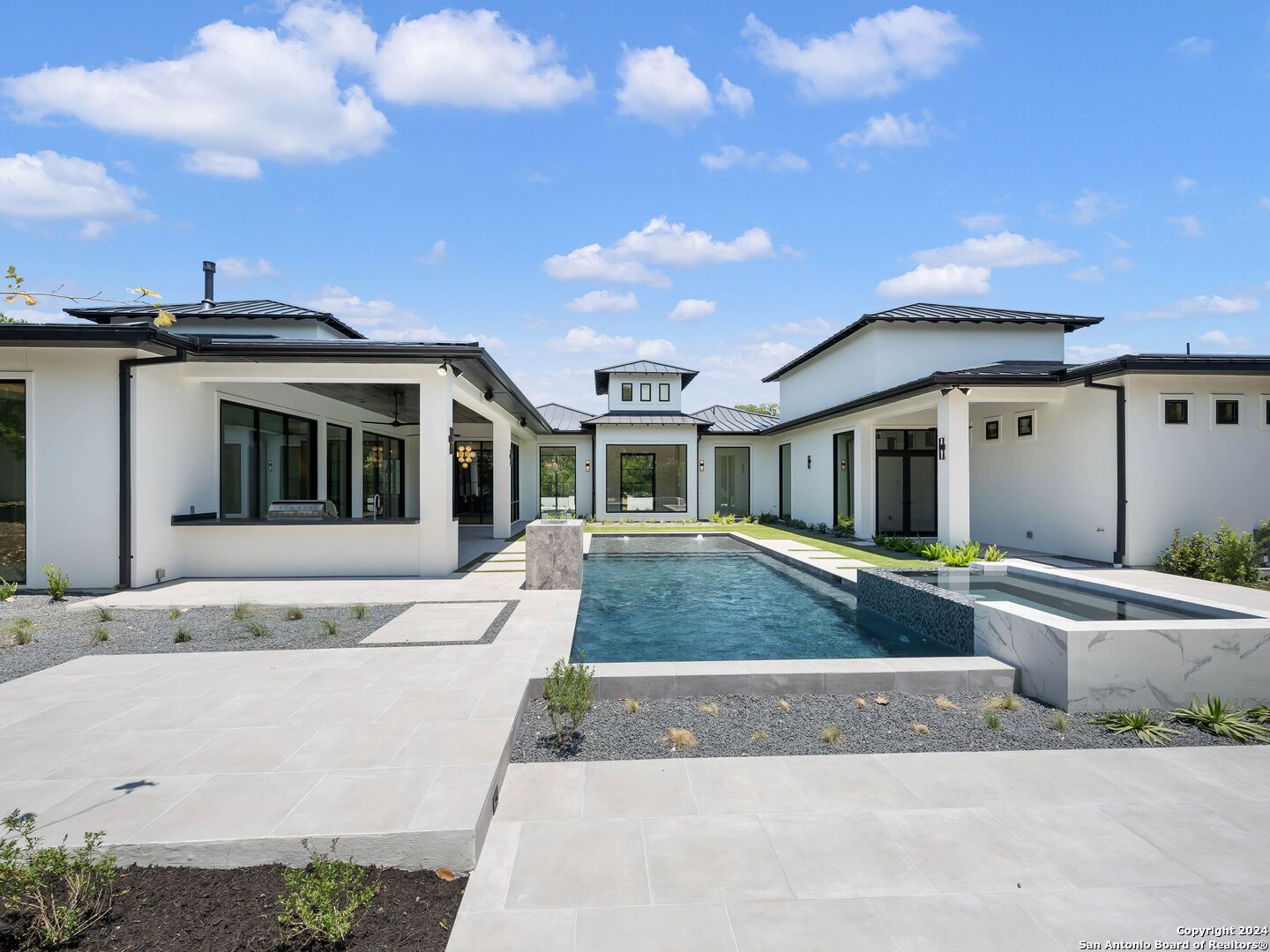 29 VINEYARD DR