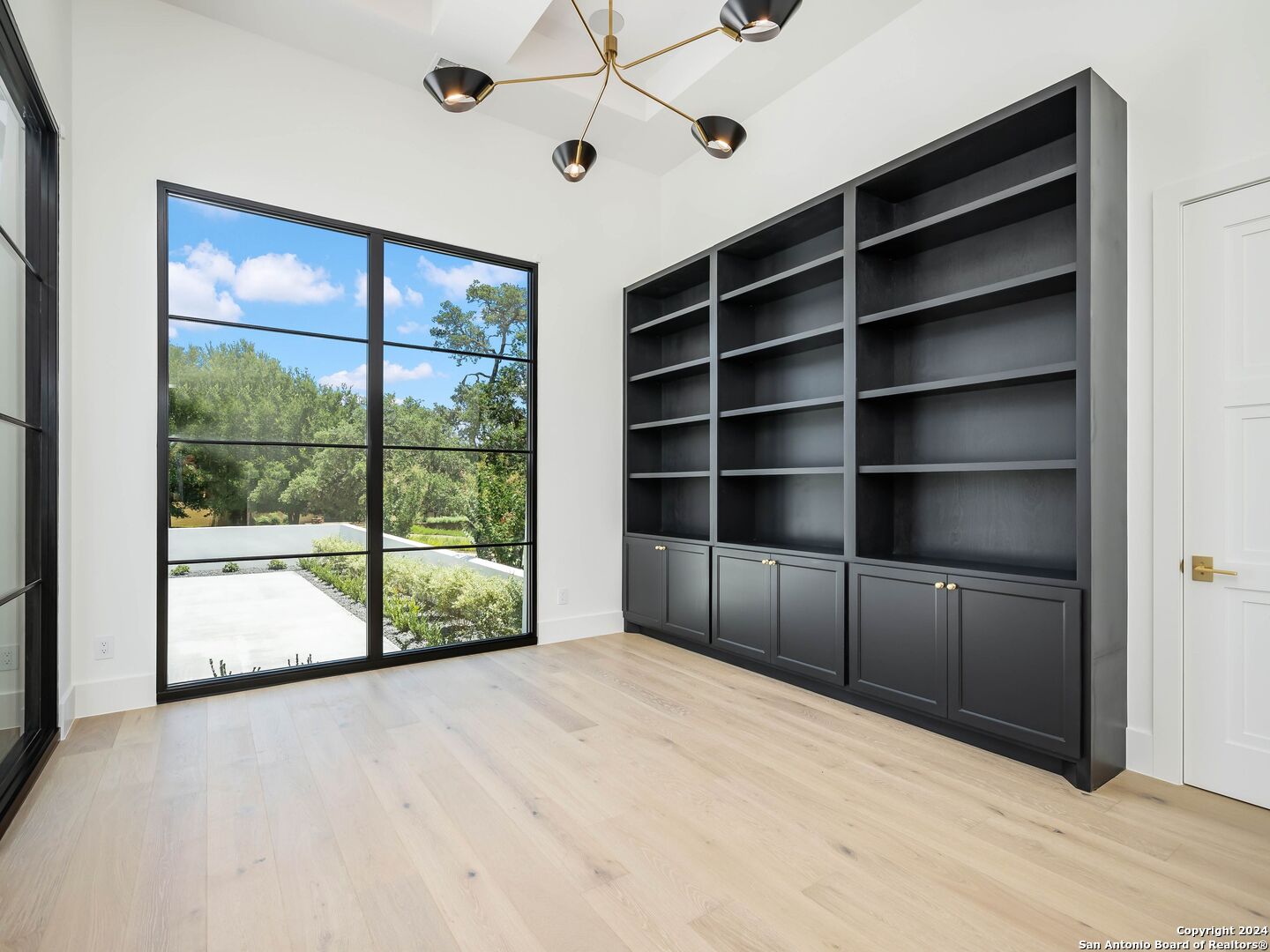 29 VINEYARD DR