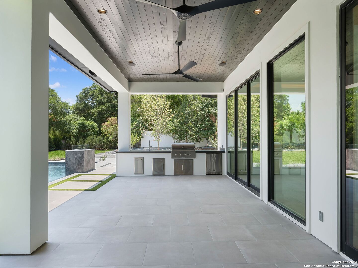 29 VINEYARD DR