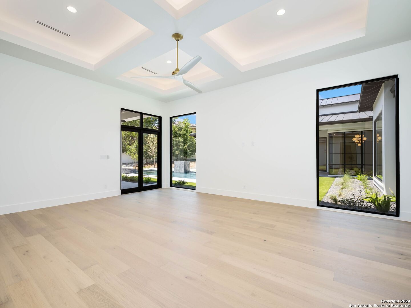 29 VINEYARD DR