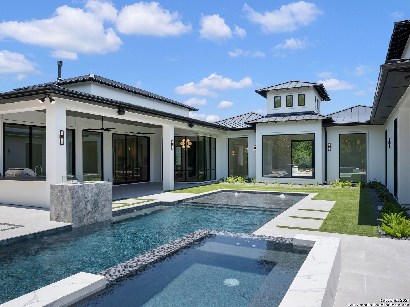 29 VINEYARD DR