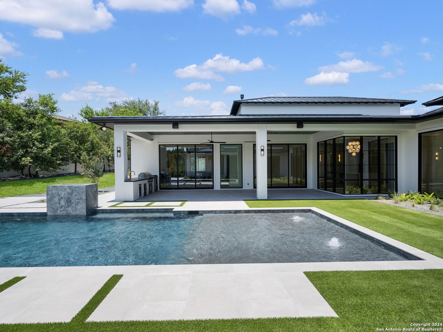 29 VINEYARD DR