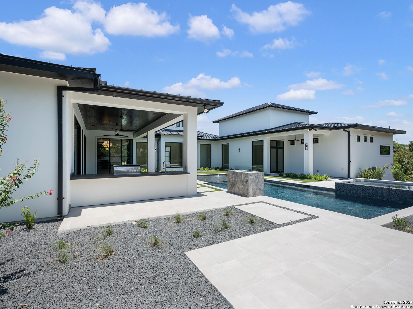 29 VINEYARD DR