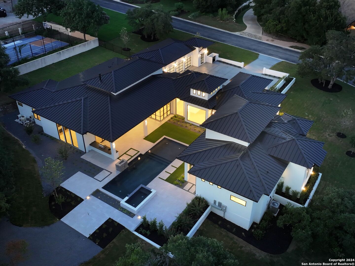29 VINEYARD DR